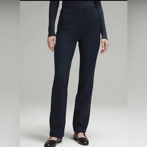 Like new lululemon Smooth-Fit Pull-On High-Rise Pant in True Navy, Size 10 Tall